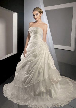 Krásné svatební šaty